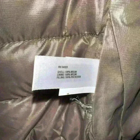 Gap Puffy vest small - Picture 2 of 4